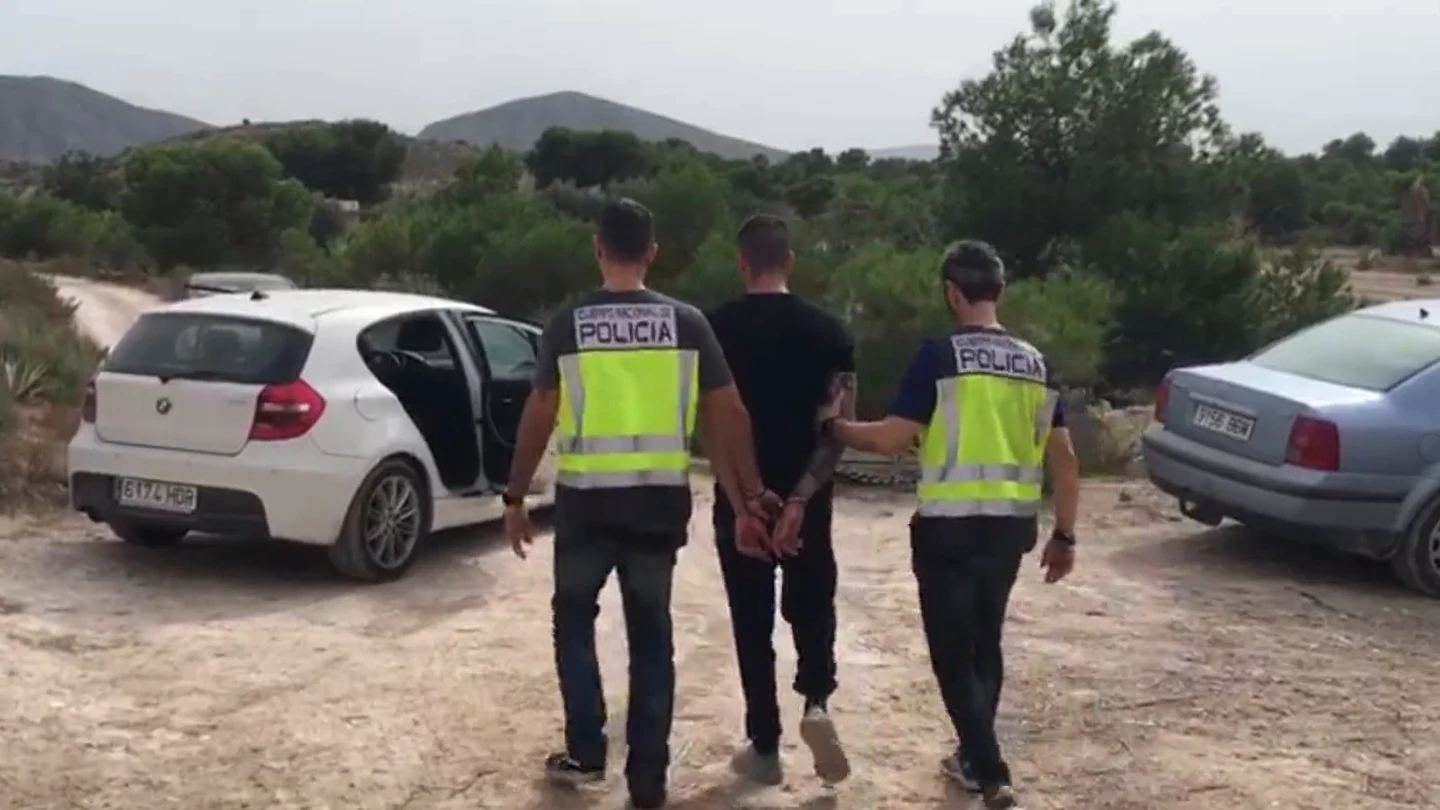 Muere un joven de un puñetazo en una pelea a las puertas de una discoteca de Alicante Muere un joven de un puñetazo en una pelea a las puertas de una discoteca de Alicante