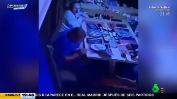 "¿Es el segundo plato?": Un hombre está con su familia en un restaurante y le cae una enorme rata