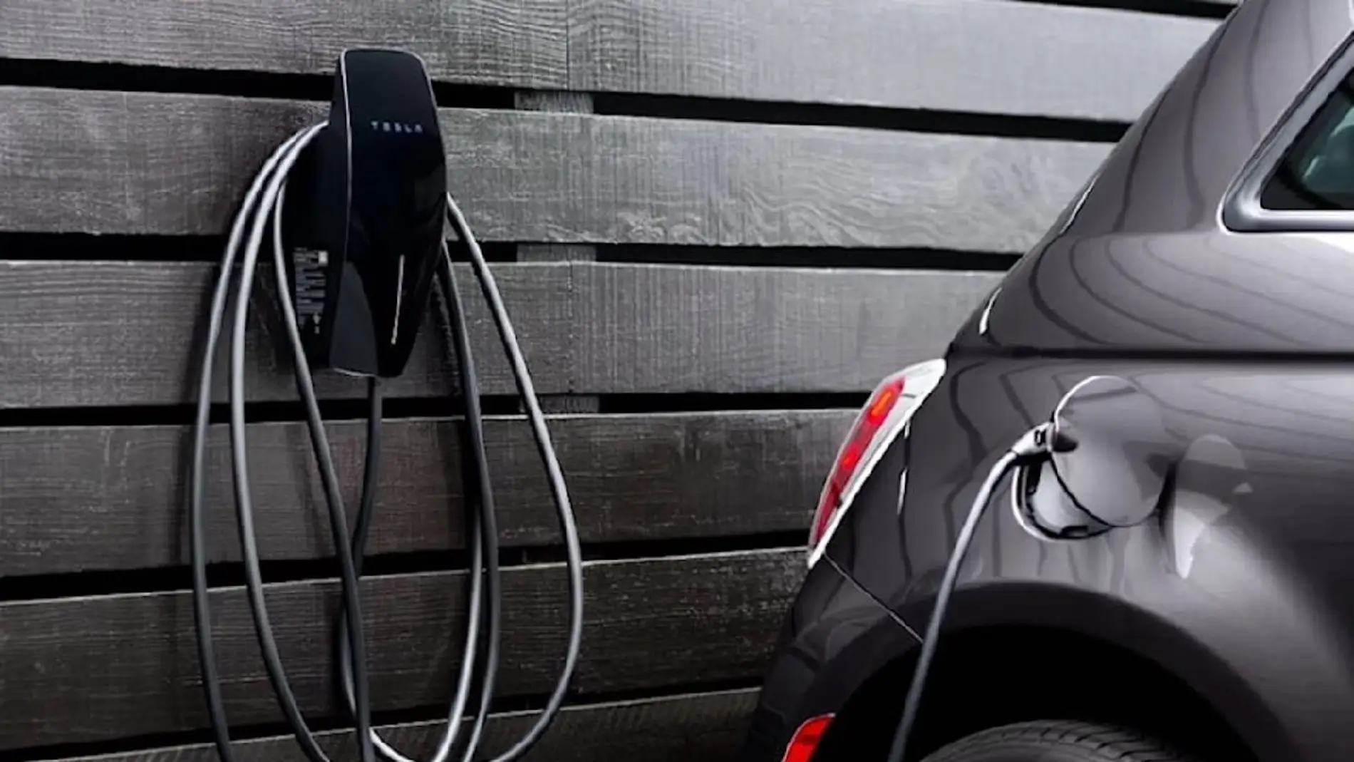 Tesla venta un cargador compatible con cualquier vehículo eléctrico en  Estados Unidos