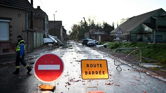 Dos fuertes tornados en el norte de Francia causan abundantes daños materiales Dos fuertes tornados en el norte de Francia causan abundantes daños materiales