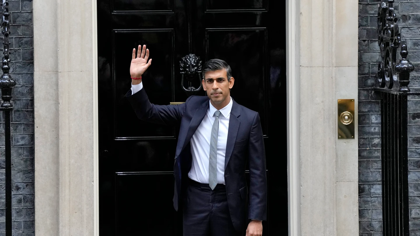 El nuevo primer ministro británico, Rishi Sunak, en la entrada del 10 de Downing Street. El nuevo primer ministro británico, Rishi Sunak, en la entrada del 10 de Downing Street.