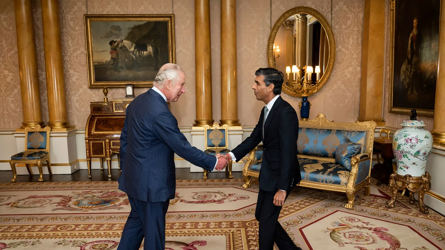Rishi Sunak recibe el encargo del Carlos III de formar gobierno Rishi Sunak recibe el encargo del Carlos III de formar gobierno