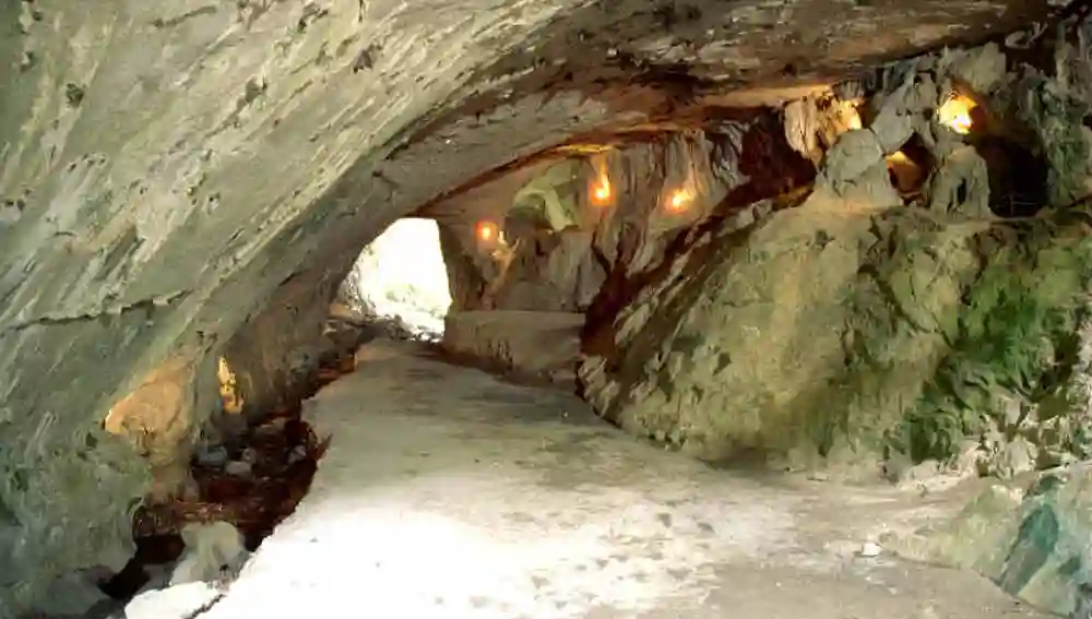 Cuevas de Zumarragurdi