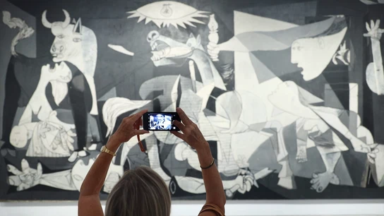 Cultura insta a los museos estatales a extremar las medidas de seguridad tras los ataques de activistas ecologistas Cultura insta a los museos estatales a extremar las medidas de seguridad tras los ataques de activistas ecologistas