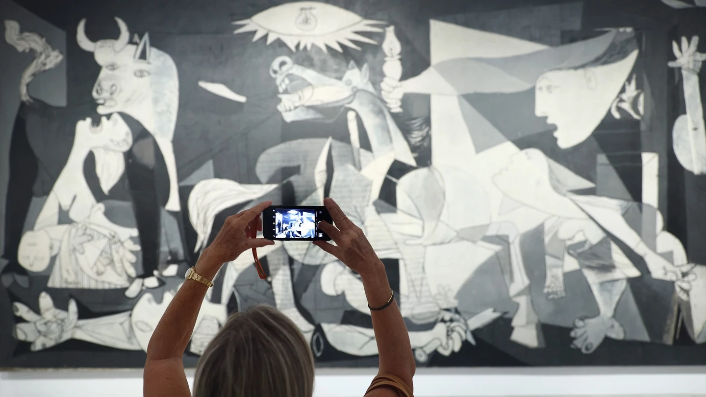Cultura insta a los museos estatales a extremar las medidas de seguridad tras los ataques de activistas ecologistas Cultura insta a los museos estatales a extremar las medidas de seguridad tras los ataques de activistas ecologistas