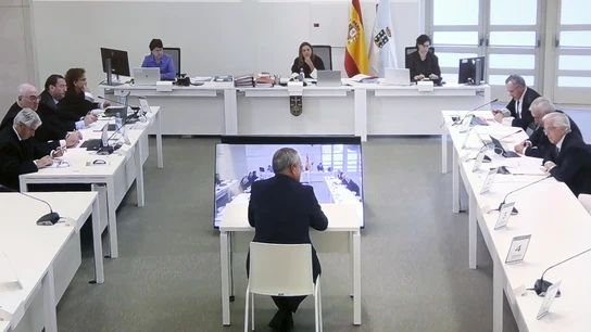 Vista de las pantallas que siguen del juicio el caso Alvia en Santiago de Compostela, que se ha retomado este martes con la declaración de diez policías nacionales Vista de las pantallas que siguen del juicio el caso Alvia en Santiago de Compostela, que se ha retomado este martes con la declaración de diez policías nacionales