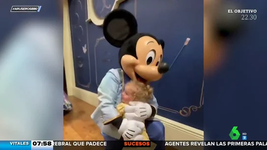 El emotivo momento en el que esta niña de 2 años conoce a Mickey y Minnie Mouse El emotivo momento en el que esta niña de 2 años conoce a Mickey y Minnie Mouse