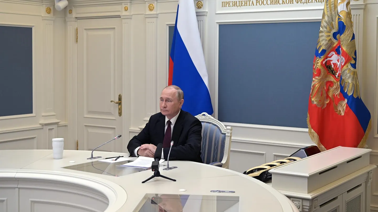 Putin insiste en acusar a Ucrania de planear usar una 'bomba sucia' Putin insiste en acusar a Ucrania de planear usar una 'bomba sucia'