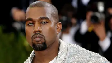 Imagen de archivo de Kanye West con lentillas azules