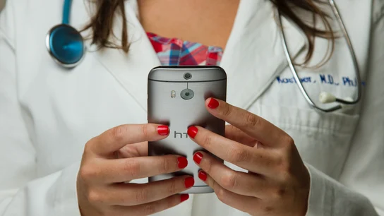 Por qué buscas tus síntomas en Google si al final lo que encuentras 'siempre es cáncer' Por qué buscas tus síntomas en Google si al final lo que encuentras 'siempre es cáncer'