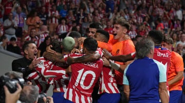 El 'Cholo' y los jugadores del Atlético, celebrando un gol en Champions