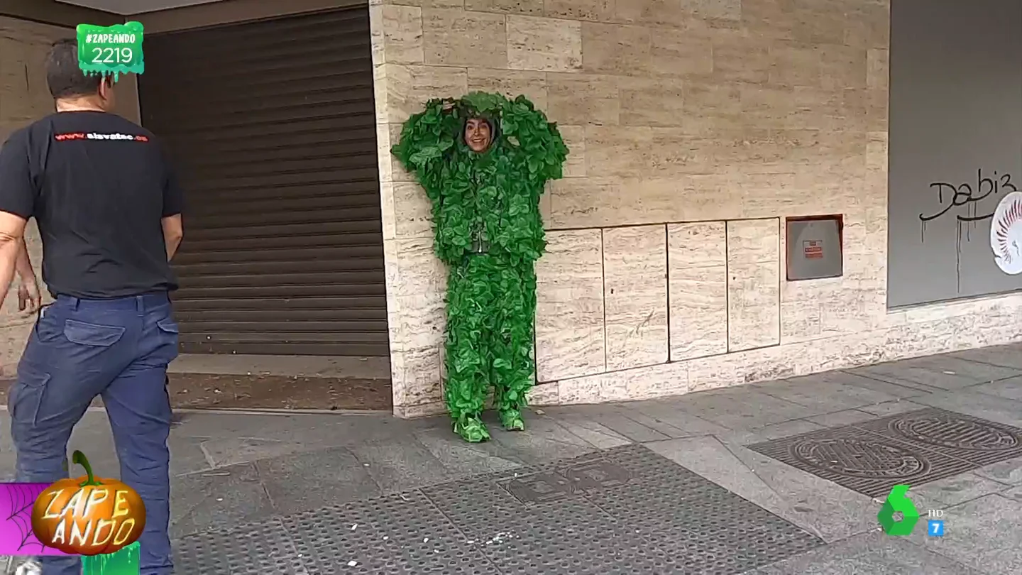 El chillido de Cristina Pedroche cuando le devuelven la broma y la asustan a ella El chillido de Cristina Pedroche cuando le devuelven la broma y la asustan a ella