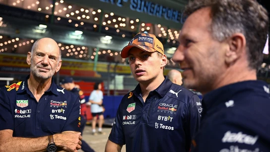 Max Verstappen, con Christian Horner y Adrian Newey Max Verstappen, con Christian Horner y Adrian Newey