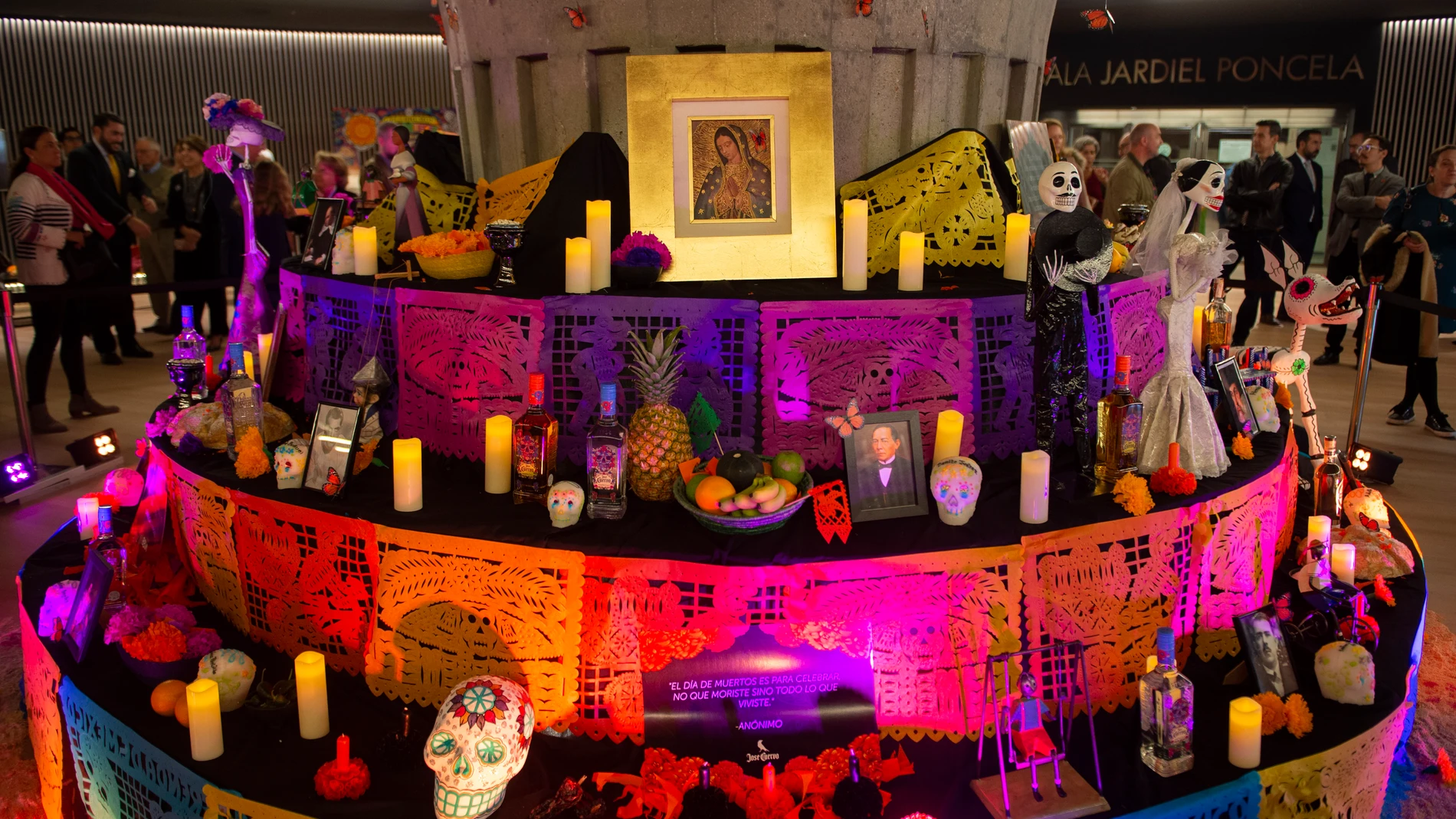 simultáneo Corredor Superficie lunar Halloween, Samaín o Día de Muertos, cómo celebrar el mismo día con  diferentes tradiciones