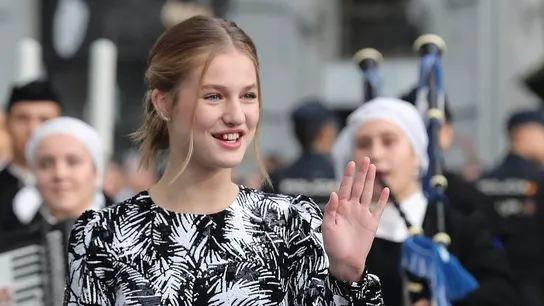 La princesa Leonor a su llegada al Teatro Campoamor de Oviedo en donde se entregaron este viernes los Premios Princesa de Asturias 2022. La princesa Leonor a su llegada al Teatro Campoamor de Oviedo en donde se entregaron este viernes los Premios Princesa de Asturias 2022.