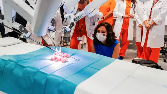 La presidenta de la Comunidad de Madrid, Isabel Díaz Ayuso, visita el nuevo Centro Quirúrgico del Hospital Gregorio Marañón. La presidenta de la Comunidad de Madrid, Isabel Díaz Ayuso, visita el nuevo Centro Quirúrgico del Hospital Gregorio Marañón.