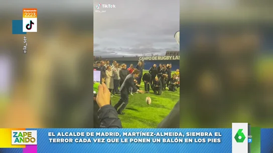 De los balonazos de Almeida a los placajes de Boris Johnson: las pruebas de que no es bueno mezclar políticos y deporte De los balonazos de Almeida a los placajes de Boris Johnson: las pruebas de que no es bueno mezclar políticos y deporte