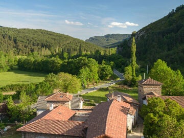 Vistas del exterior del hotel Torre de Úriz en Navarra