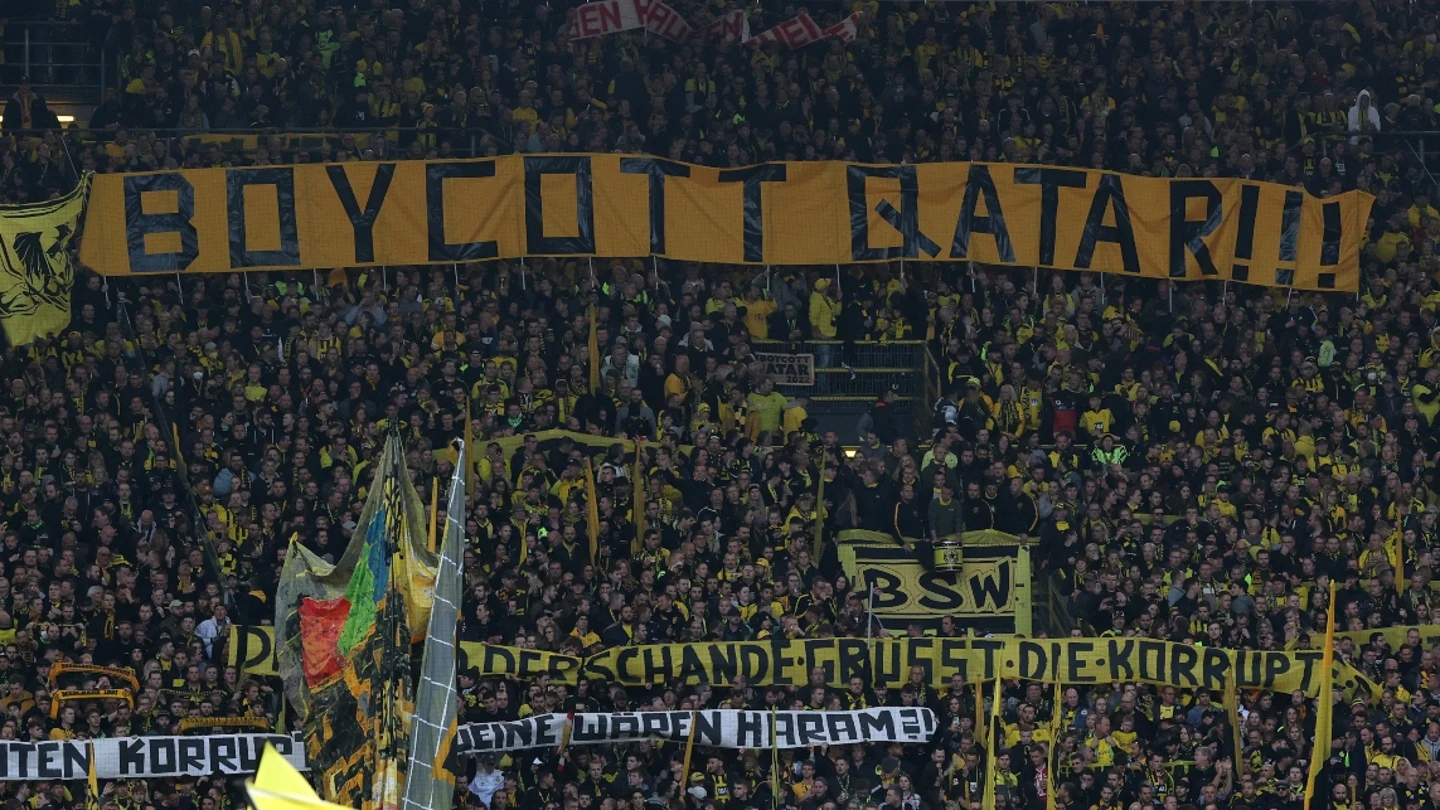 El tifo de la afición del Borussia Dortmund contra Qatar 2022 El tifo de la afición del Borussia Dortmund contra Qatar 2022