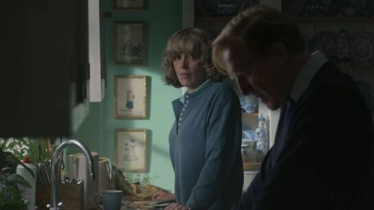 Olivia Williams se mete en la piel de Camilla Parker Bowles en 'The Crown'.