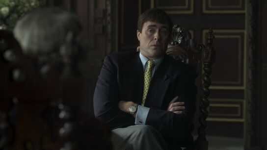 James Murray interpreta al príncipe Andrés cuyo matrimonio con Sarah Ferguson también hace aguas ('The Crown'). 