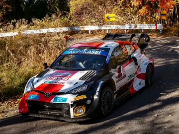 Elfyn Evans ha terminado líder la etapa del viernes Elfyn Evans ha terminado líder la etapa del viernes