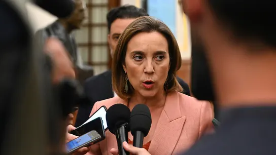 La portavoz del Grupo Popular, Cuca Gamarra, atiende a los medios. La portavoz del Grupo Popular, Cuca Gamarra, atiende a los medios.