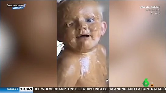 ArusWeekend: Una niña embadurna a su hermanito con manteca de cacahuete ArusWeekend: Una niña embadurna a su hermanito con manteca de cacahuete