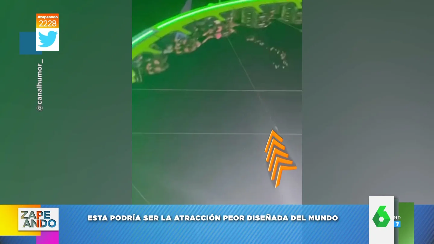 La atracción peor diseñada de la historia: así vomita una persona arriba y al bajar le cae encima La atracción peor diseñada de la historia: así vomita una persona arriba y al bajar le cae encima