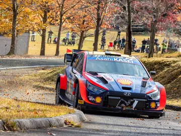 Hyundai aprieta para dejar a Toyota sin victoria en Japón Hyundai aprieta para dejar a Toyota sin victoria en Japón