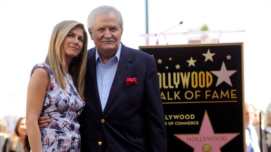 Jennifer Aniston anuncia el fallecimiento de su padre, el actor John Aniston, a los 89 a&ntilde;os