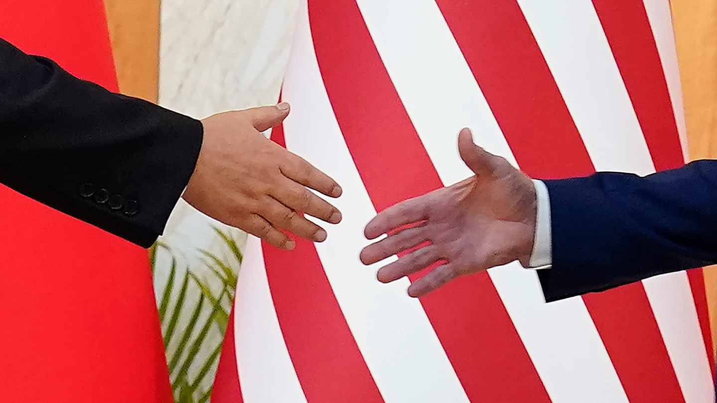 Apretón de manos de Biden y Xi en la Cumbre del G-20 Apretón de manos de Biden y Xi en la Cumbre del G-20