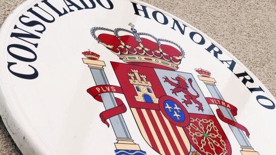 El c&oacute;nsul honorario no es un funcionario de carrera, aunque tiene ciertas competencias