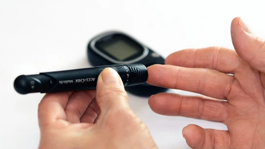 Imagen de archivo de una persona con diabetes. Los síntomas del principio de la diabetes que debemos tener en cuenta