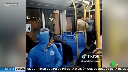 Una mujer embarazada se pone de parto en un autobús y el conductor la lleva al hospital Una mujer embarazada se pone de parto en un autobús y el conductor la lleva al hospital