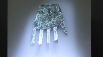 Localizan una mano de bronce del siglo I a.C. con la inscripción en lengua vascónica más antigua