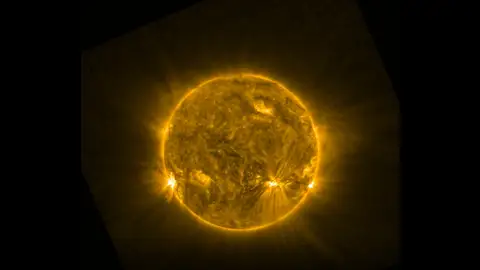 "Serpiente" por la superficie del Sol "Serpiente" por la superficie del Sol