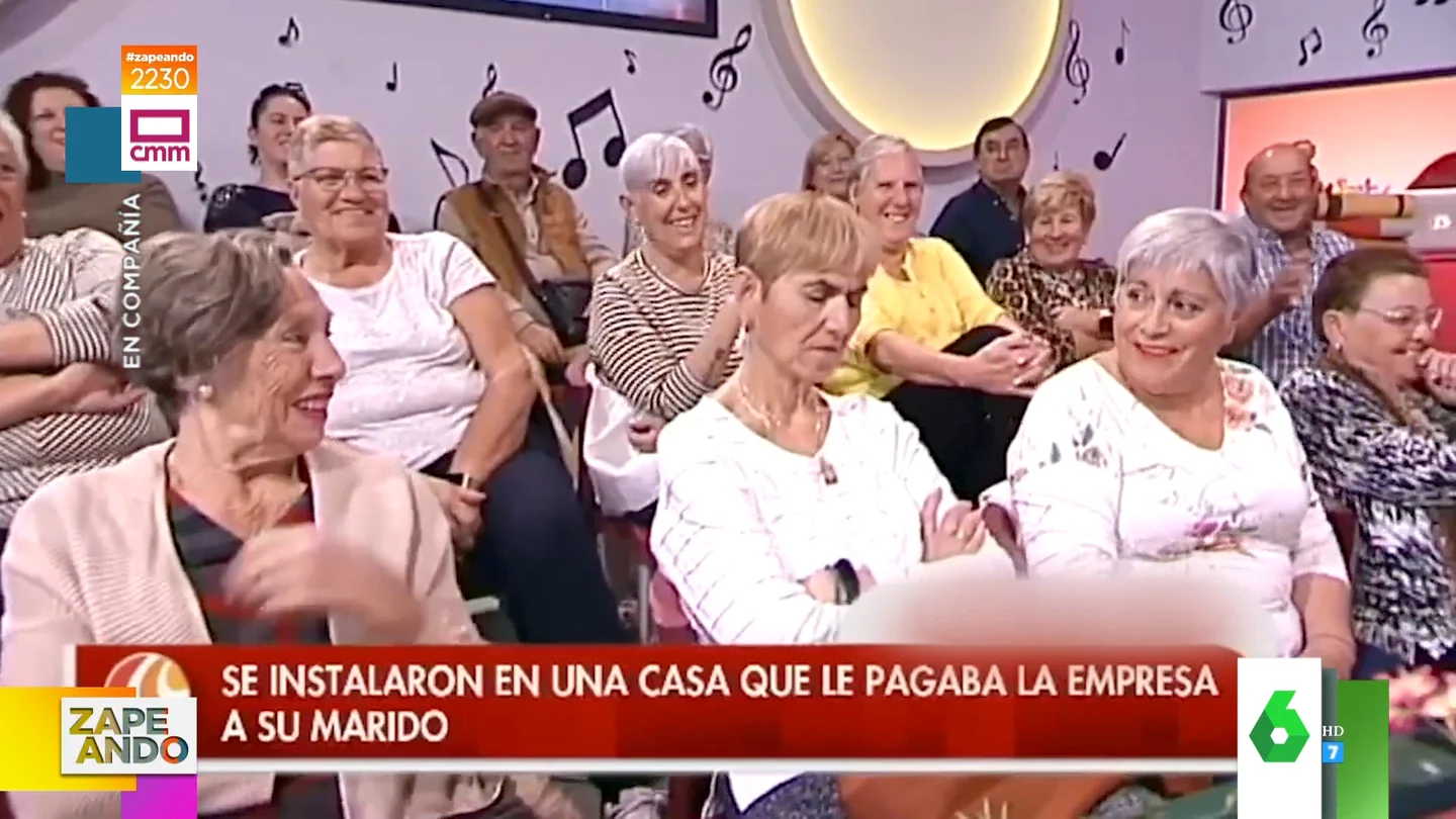 Ramón García sorprende a una mujer del público que se había quedado dormida durante la emisión Ramón García sorprende a una mujer del público que se había quedado dormida durante la emisión