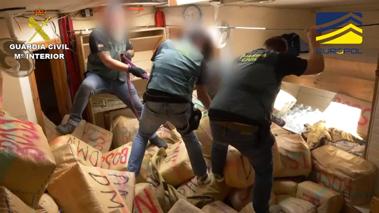 La Guardia Civil desarticula la red del mayor suministrador de hachís en España La Guardia Civil desarticula la red del mayor suministrador de hachís en España