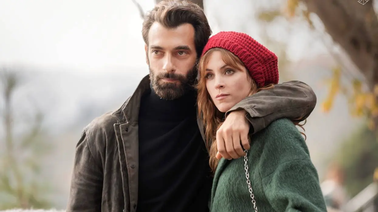 Primera imagen de 'La pasión turca' con sus protagonistas Maggie Civantos e Iker Kaleli.