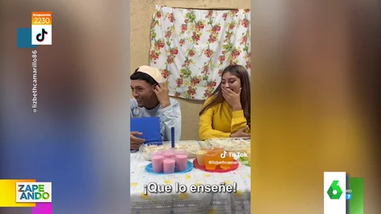La cara viral de un joven al abrir su regalo de cumpleaños y descubrir que va a ser papá La cara viral de un joven al abrir su regalo de cumpleaños y descubrir que va a ser papá