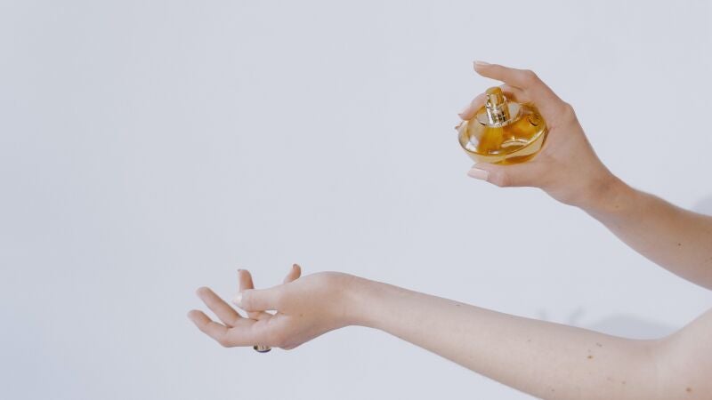 Sanidad retira varios lotes de este perfume de Stradivarius con alta dosis de un alérgeno: mucho cuidado si lo tienes