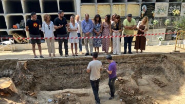 Momento de las labores de exhumación llevadas a cabo en el cementerio de Villamartín