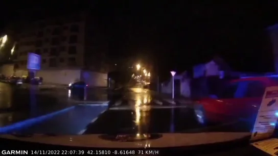 "¡Por favor!", el angustioso rescate de dos policías a una niña que no podía respirar en O Porriño "¡Por favor!", el angustioso rescate de dos policías a una niña que no podía respirar en O Porriño