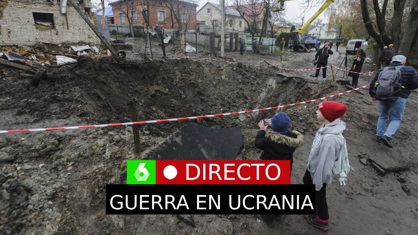 Cráter dejado por un bombardeo ruso en Solonka, Ucrania Cráter dejado por un bombardeo ruso en Solonka, Ucrania