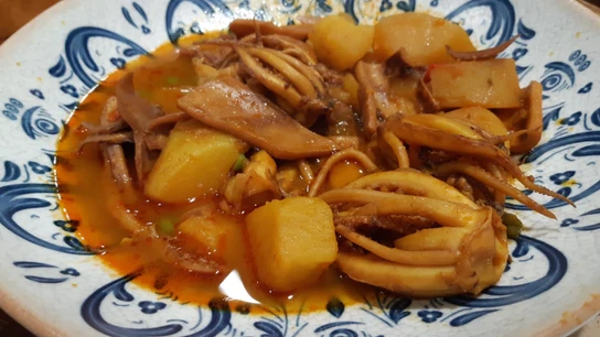 Un guiso de pota Un guiso de pota