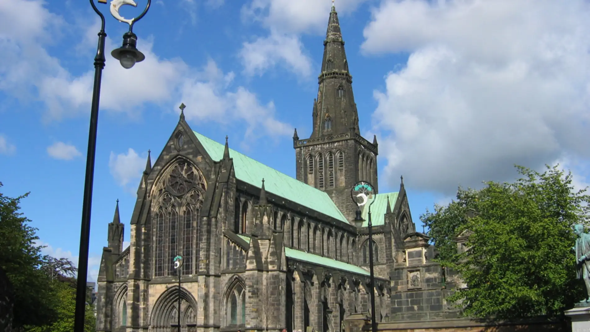 Catedral de Glasgow: ¿sabías que se encuentran allí los restos de San Mungo?