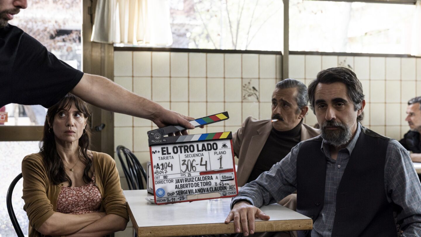 Mar&iacute;a Botto, Andreu Buenafuente y Berto Romero en el rodaje de 'El otro lado'.