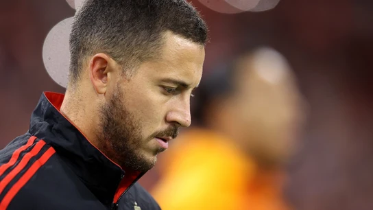 Eden Hazard, cabizbajo Eden Hazard, cabizbajo