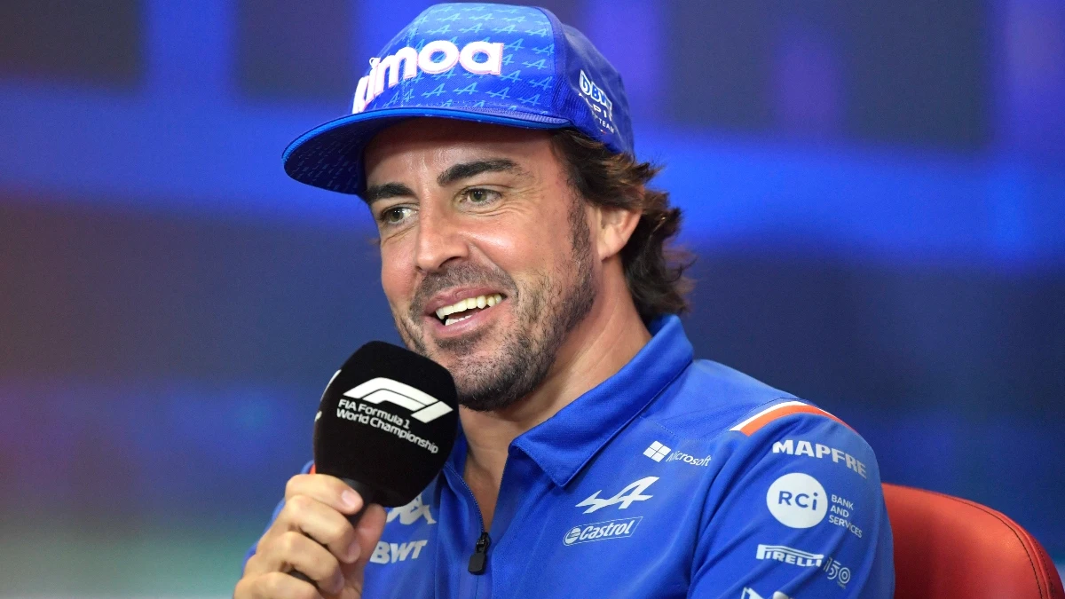 Fernando Alonso, ante los medios